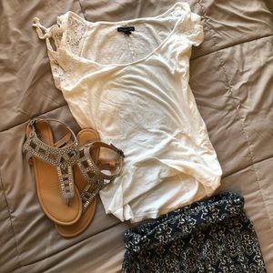 🦋pick  5/$25! 曆 Cold shoulder off-white tee